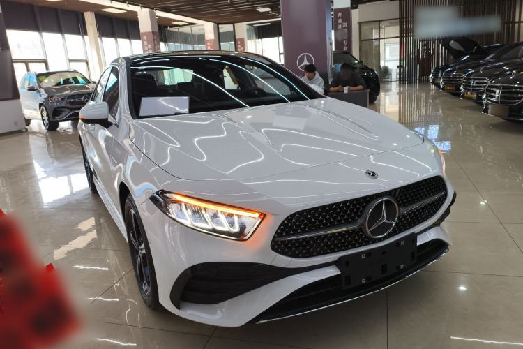 Used Mercedes-Benz A-Class 2025 A 200 L Fashion Model Front Right 45 Deg