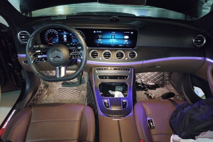 Used Mercedes-Benz E-Class New Energy 2022 Restyled E 350 e L Plug-in Hybrid Sports Sedan Center Console