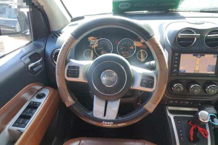 Used Jeep Compass 2013 2.4L four-wheel drive luxury version
