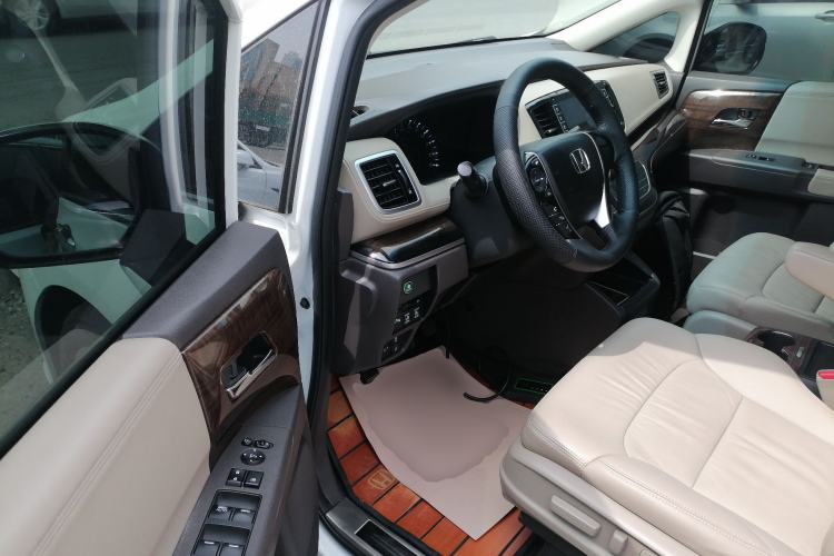 Used Honda Odyssey 2015 Revised 2.4L Luxury Edition Driver Seat