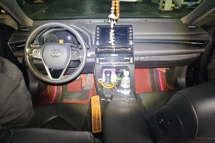 Used Toyota Avalon 2019 Dual-Engine 2.5L XLE Prestige Version China VI Standard Center Console