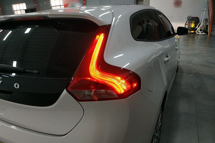 Used Volvo V40 2015 1.6T Zhiyi Edition Right Rear Taillight