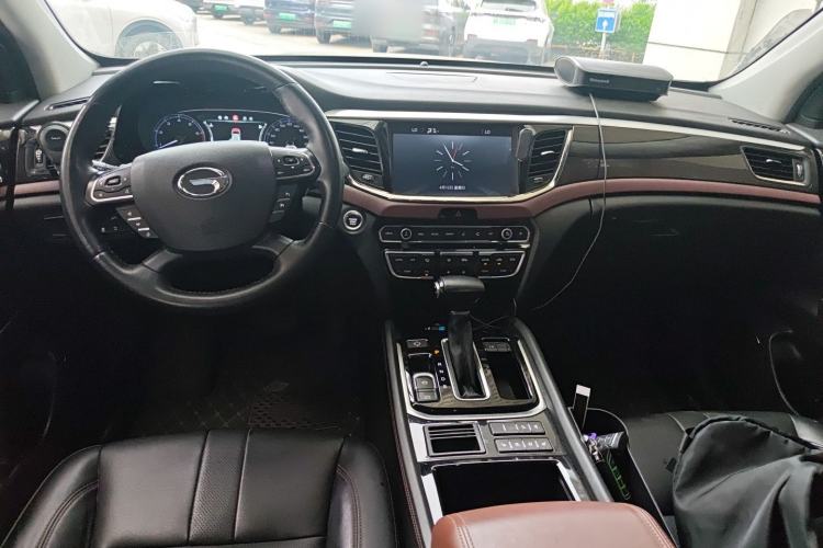 Used GAC Trumpchi GS8 2017 320T Two-Wheel Drive Luxury Smart Connectivity Version (7 Seats) Center Console