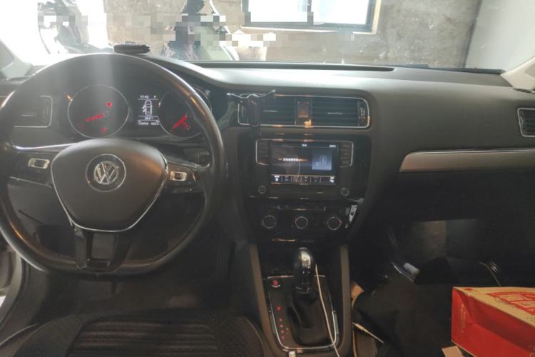 Used Volkswagen Sagitar 2018 280TSI DSG Comfort Model Center Console