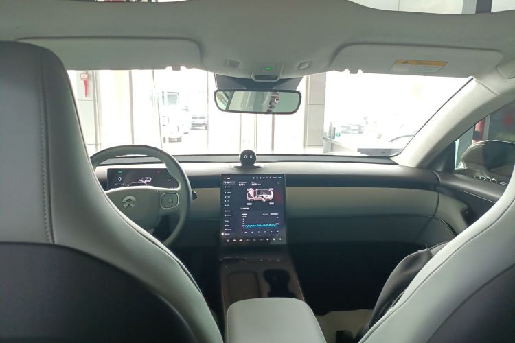 Used Nio ET5 2022 75 kWh Center Console