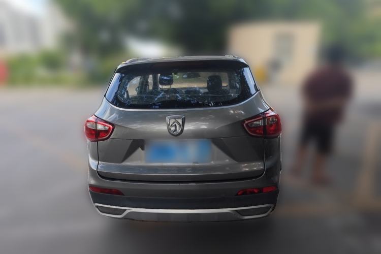 Used Baojun 510 2017 1.5L manual Comfort trim Rear