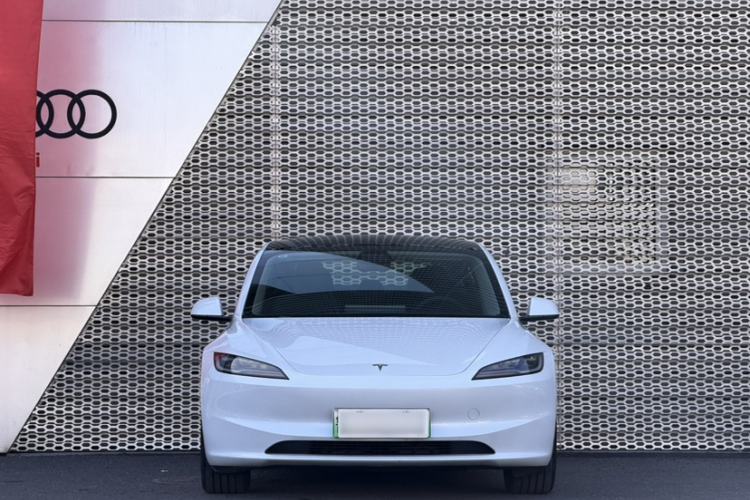 Used Tesla Model 3 2023 Long-Range All-Wheel-Drive Version