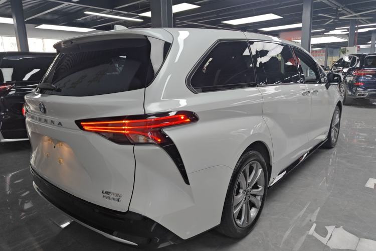 Used Toyota SIENNA 2023 2.5L Hybrid Deluxe Edition
