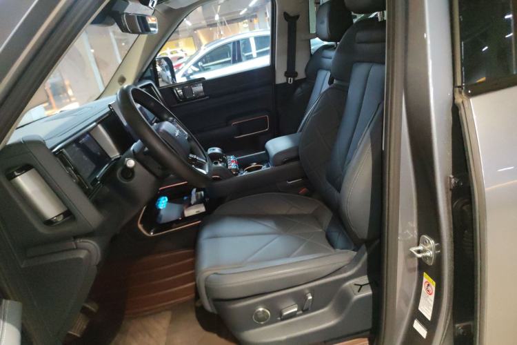 Used Formula Leopard Leopard 5 2023 Explore Edition