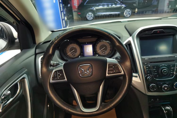 Used JMC Yusheng S350 2013 2.4T Automatic 2WD Diesel Luxury 7-Seater Steering Wheel