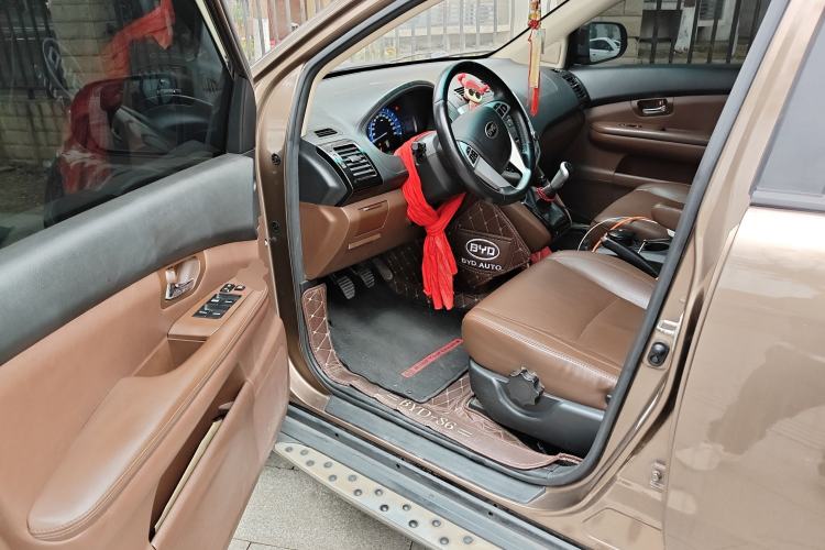 Used BYD S6 2014 2.0L Manual Luxury 5-Seater