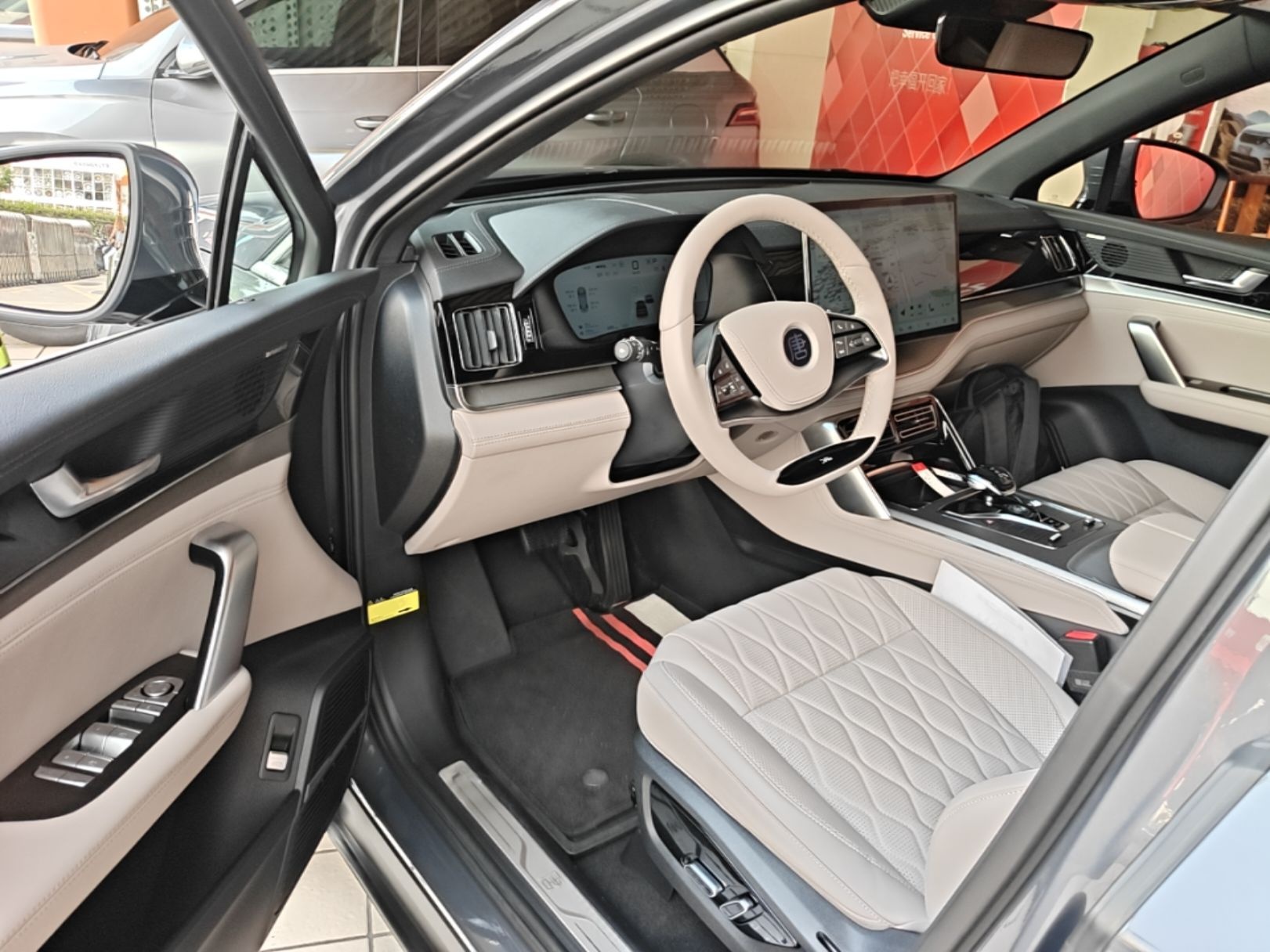 BYD Tang New Energy 2025 DM-i 115KM Prestige Model - Executive — снимка 18