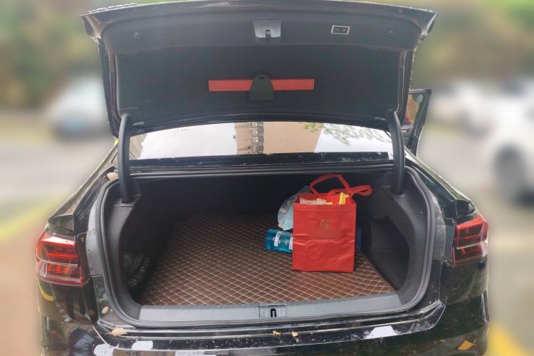 Used Volkswagen Phideon 2018 Revised Version 380TSI Two-Wheel Drive Luxury Edition Trunk