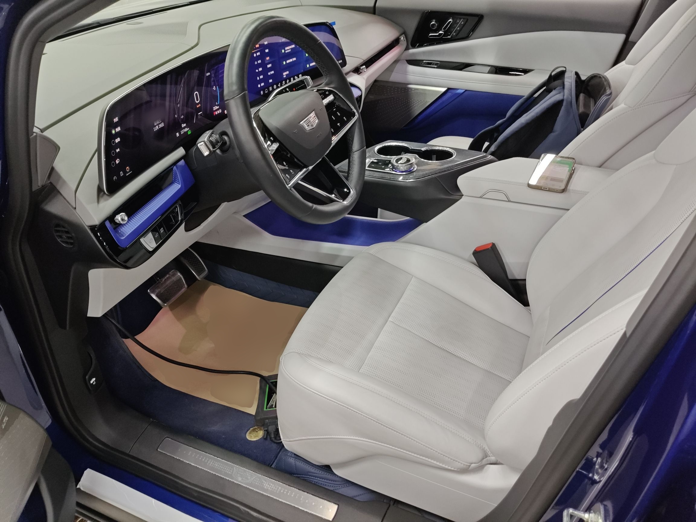 المقاعد الأمامية داخل السيارة