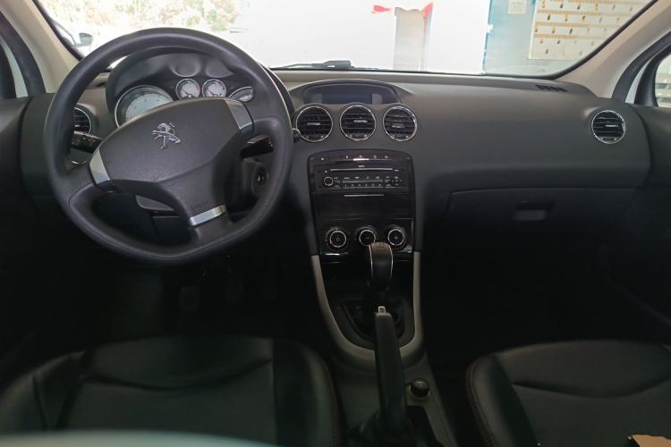 Used Peugeot 408 2013 2.0L Manual Comfort Edition Center Console