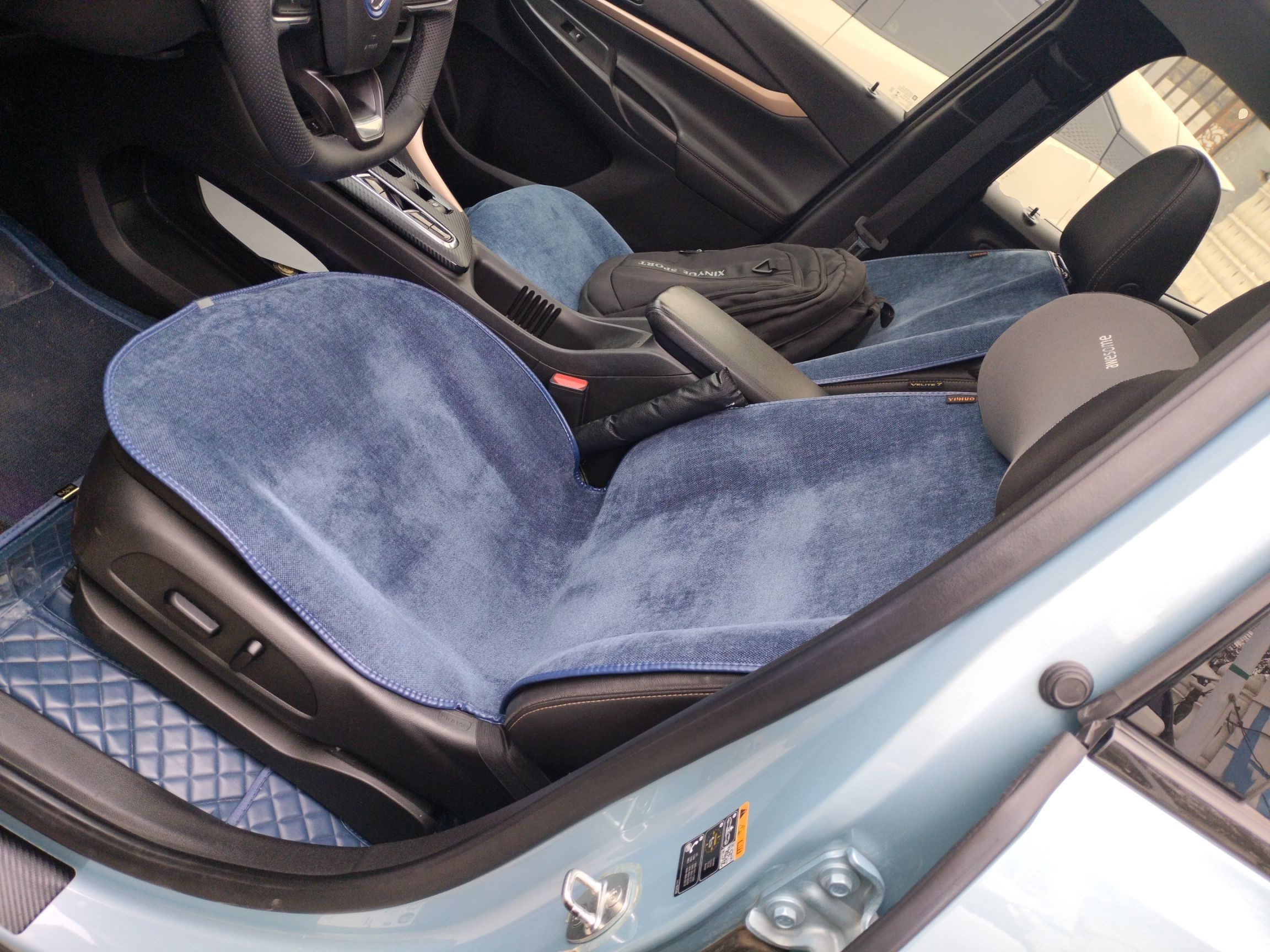 Переднее сиденье в автомобиле