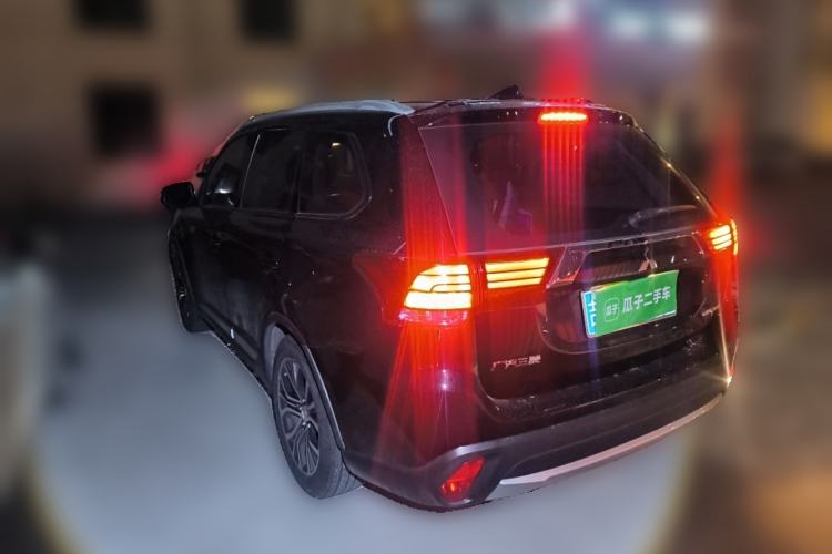 Used Mitsubishi Outlander 2017 2.0L Two-Wheel Drive Glory Edition 5 Seats Rear Left 45 Deg