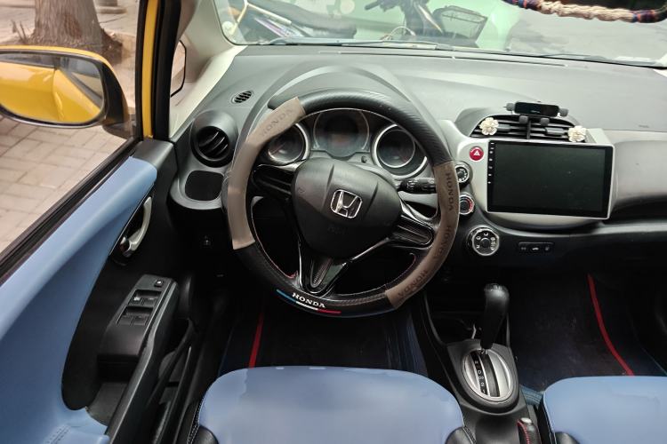 Used Honda Fit 2011 1.3L automatic comfort version
