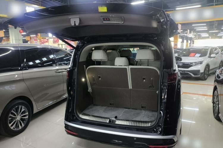 Used Denza D9 2022 DM-i 970 Four-Wheel Drive Flagship Model Trunk