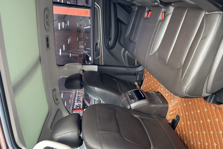 Used Roewe RX8 2018 30T Smart Connectivity Two-Wheel Drive Supreme Edition Interior 4