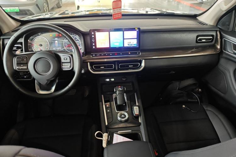 Used Great Wall Poer 2024 2.4T Commercial Version Automatic Diesel 4x4 Elite Edition Center Console