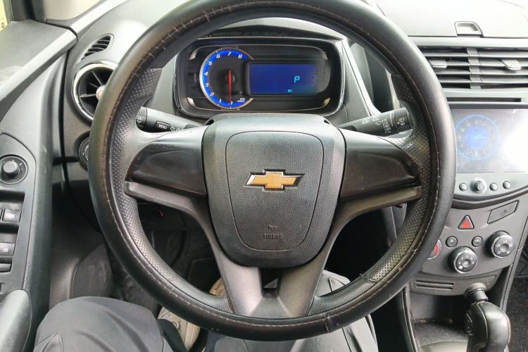 Used Chevrolet Trax 2016 1.4T Automatic Two-Wheel Drive Comfort Version with Sunroof Steering Wheel