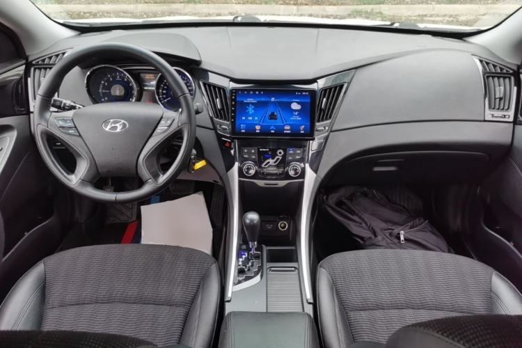 Used Hyundai Sonata 2015 Classic 2.0L Automatic Leading Edition Center Console