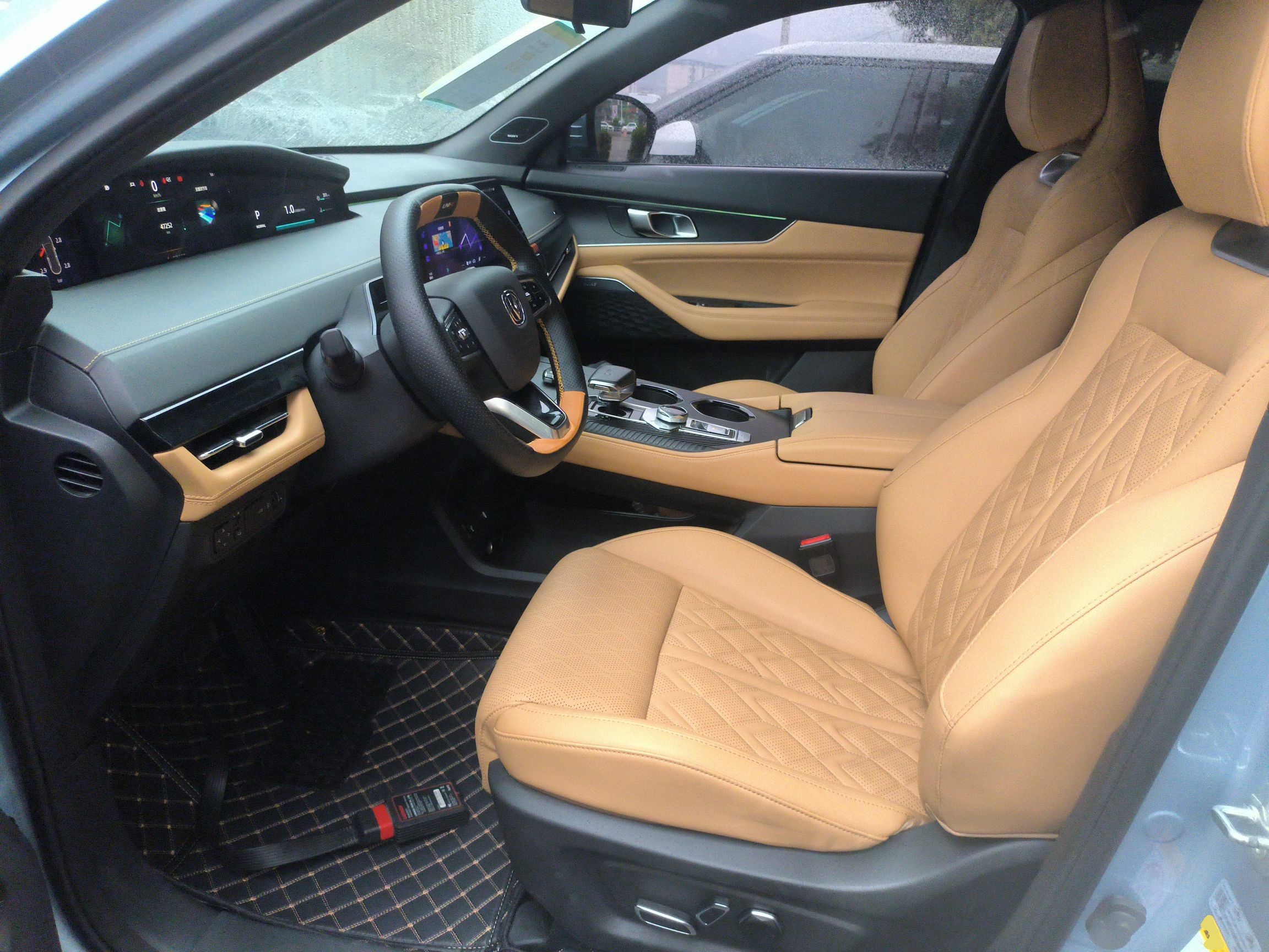 المقاعد الأمامية داخل السيارة