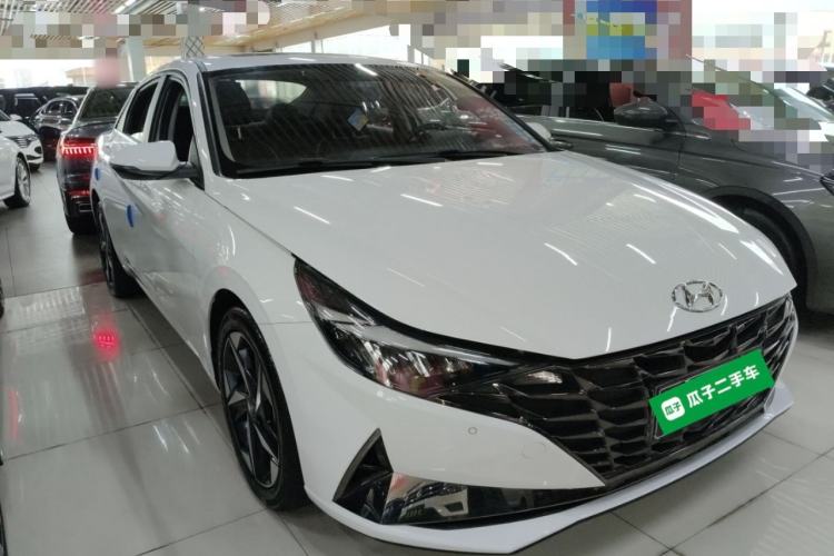 Used Hyundai Elantra 2022 1.5L CVT GLX Elite Edition Front Right 45 Deg