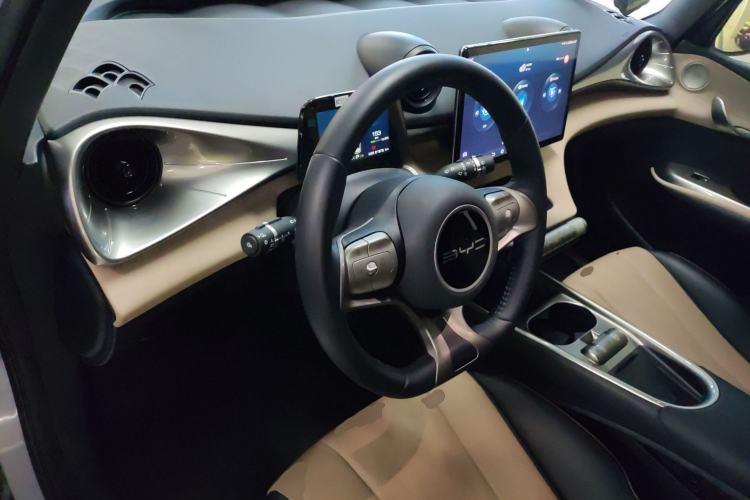 Used BYD Dolphin 2023 420 km Fashion Edition
