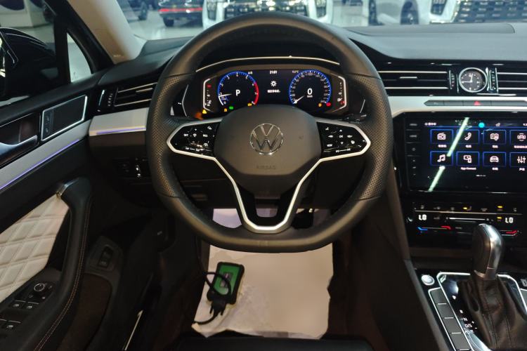 Used Volkswagen Magotan 2025 Zhongxiang Version 330TSI DSG Luxury Edition
