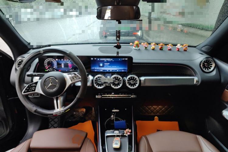 Used Mercedes-Benz GLB 2025 GLB 220 Sport Edition Center Console