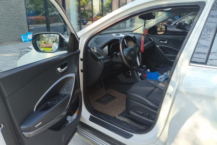 Used Hyundai Santa Fe 2015 2.0T Automatic Two-Wheel Drive Smart Version 5 Seats