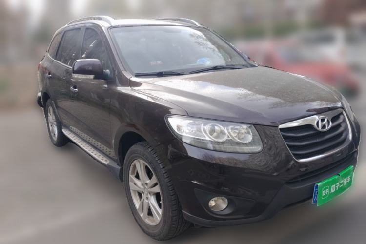 Used Hyundai Santa Fe Classic 2010 2.4 Luxury Edition 7-Seater Four-Wheel Drive Front Right 45 Deg