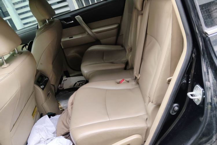 Used Toyota Highlander 2012 2.7L Two-Wheel Drive 7-Seater Luxury Edition Left Rear Seat