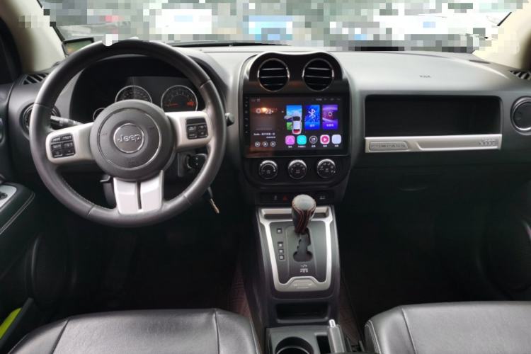 Used Jeep Compass 2014 Revised Version 2.4L Four-Wheel Drive Comfort Edition Center Console