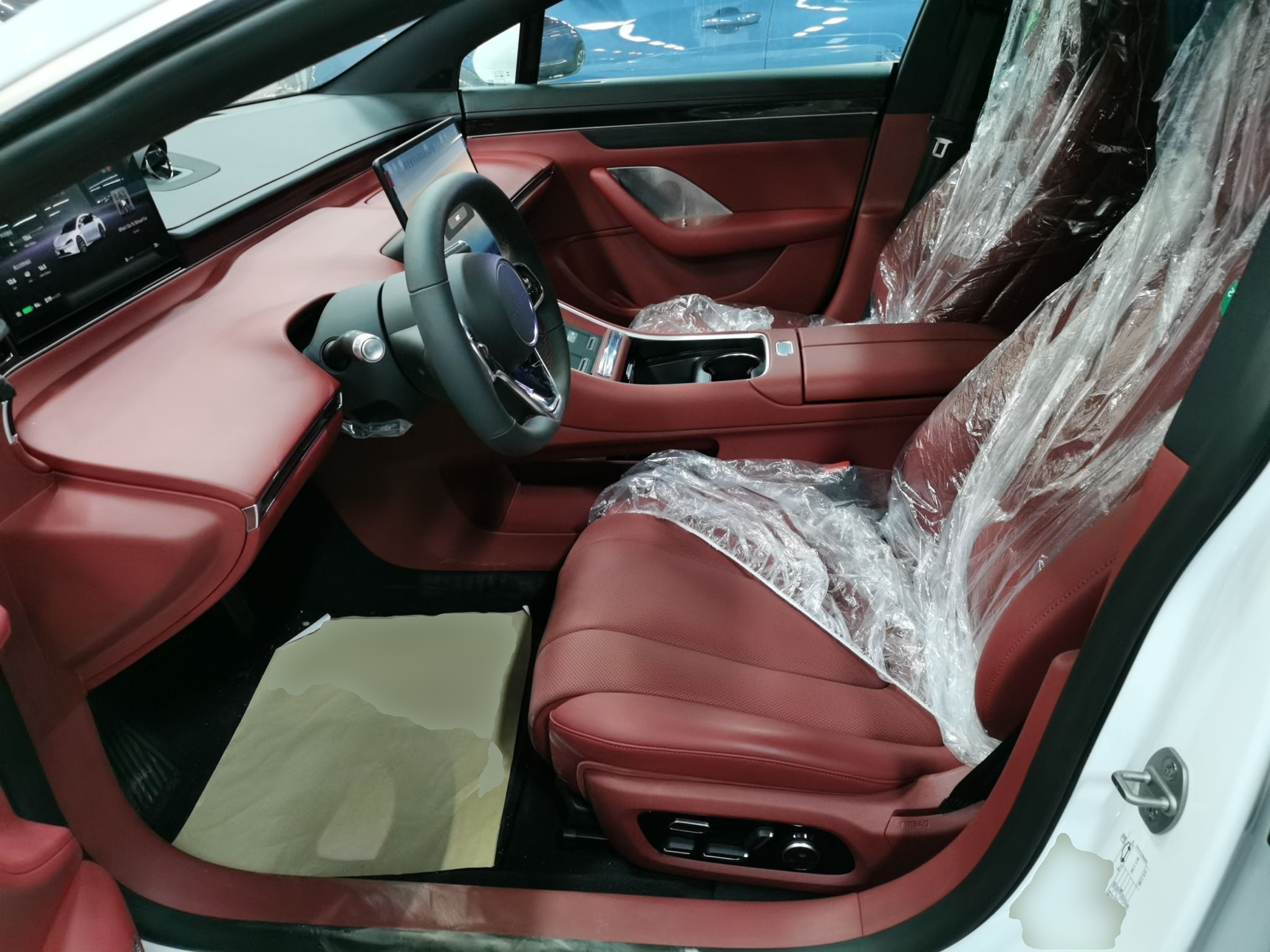 المقاعد الأمامية داخل السيارة