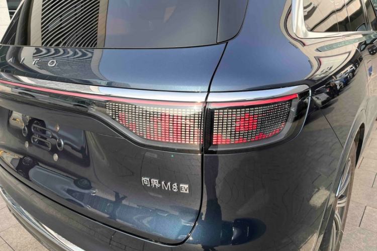 Used Hima AITO M8 2025 Model Pure Electric Max+ Six-Seat Four-Wheel-Drive Version
