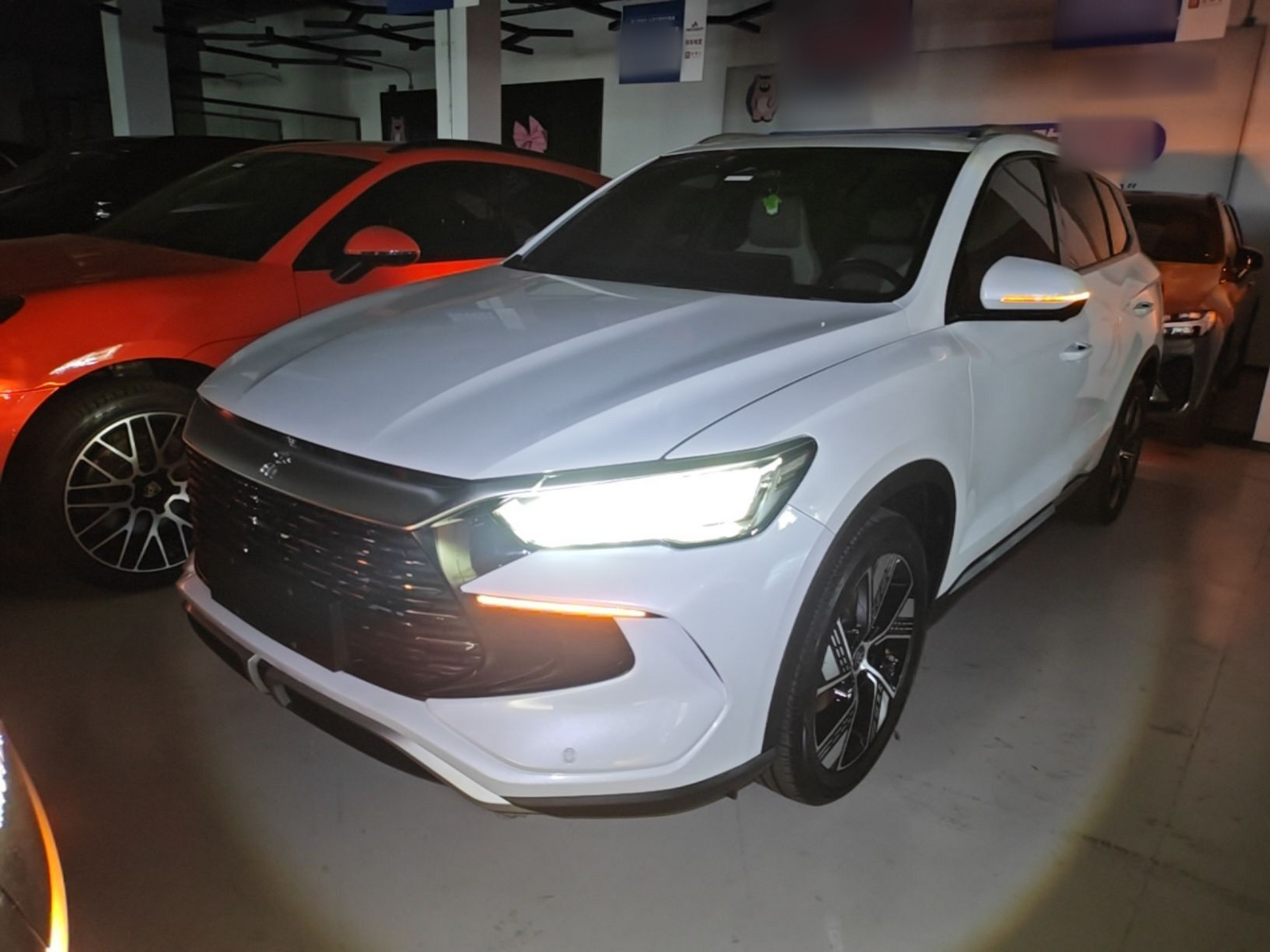 Под передней частью автомобиля