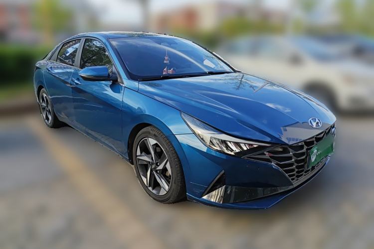 Used Hyundai Elantra 2022 1.5L CVT LUX Prestige Edition Front Right 45 Deg