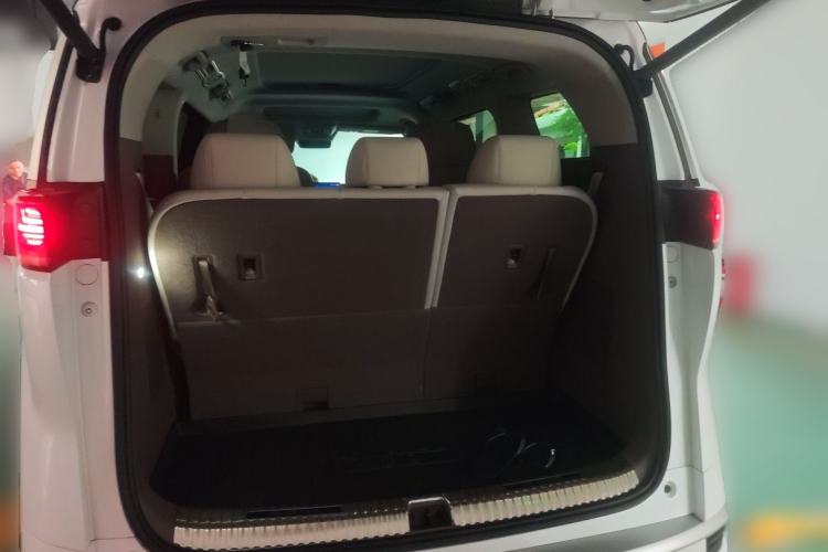 Used Denza D9 2022 DM-i 970 Four-Wheel Drive Flagship Model Trunk