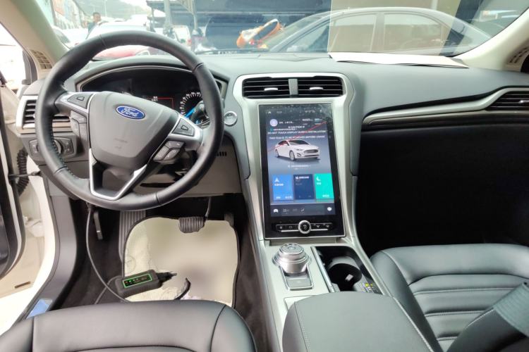 Used Ford Mondeo 2020 EcoBoost 180 Stylish Model Center Console