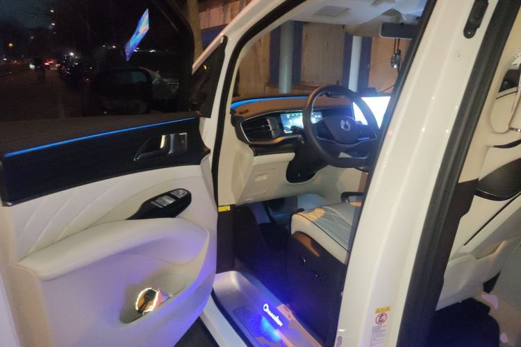 Used Denza D9 2024 DM-i 980 Four-Wheel Drive Flagship Model
