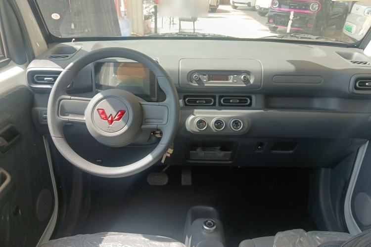Used Wuling Zhiguang New Energy 2025 Comfort Model Center Console