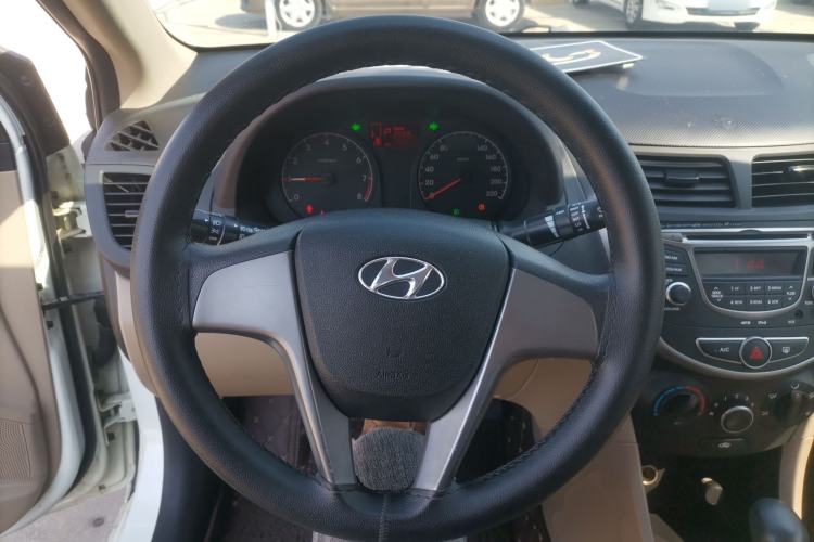 Used Hyundai Verna (older generation) 2014 1.4L Automatic Smart GLS Steering Wheel