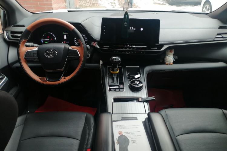 Used Toyota SIENNA 2024 2.5L Hybrid Four-Wheel Drive Prestige Edition Center Console