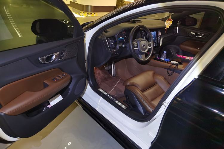 Used Volvo S60 New Energy 2024 T8 All-Wheel Drive Long-Range Zhiyi Luxury Edition