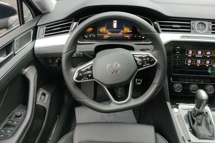 Used Volkswagen Magotan 2023 2 Million Units Limited-Edition 280TSI DSG Comfort Version Steering Wheel
