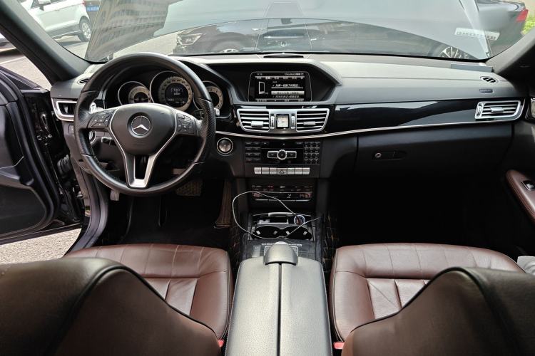 Used Mercedes-Benz E-Class 2015 E 320 L Sport 4MATIC Center Console