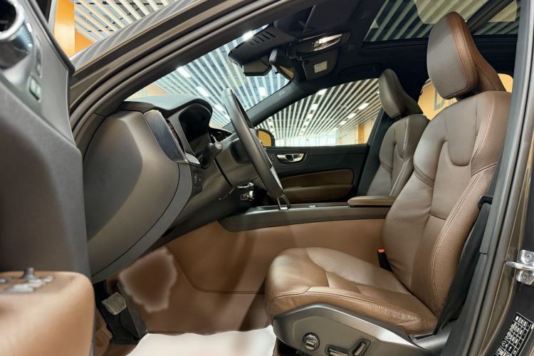 Used Volvo XC60 2022 B5 4x4 Zhiyi Luxury Edition